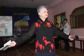 Юлия Сергеевич выступает перед юными поэтами